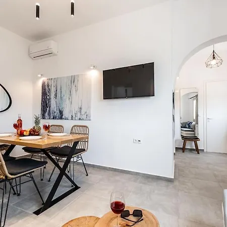 Cycladic φωσ * Naxos City