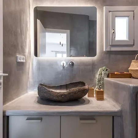 Cycladic φωσ * Naxos City